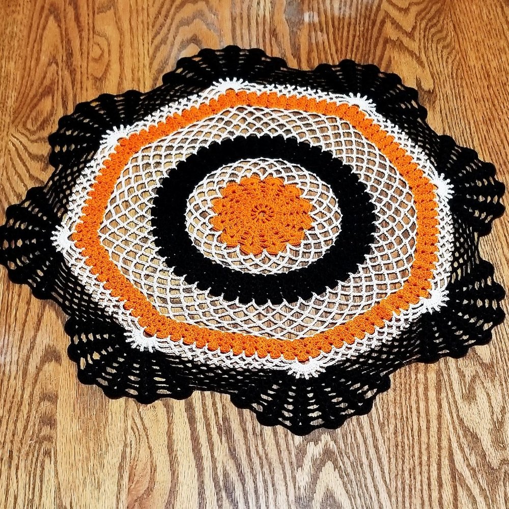 Vintage Style New Hand Crafted 4-Way Circle, Pumpkin, Black, & Natural 20" Doily